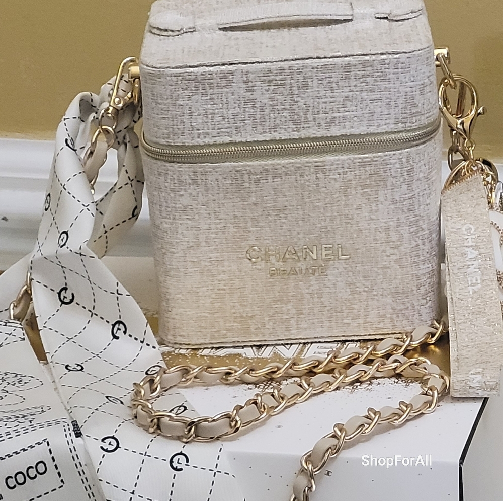 Chanel - Picture 6 of 16